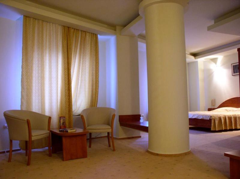 Rex Hotel ทูลเซีย ภายนอก รูปภาพ